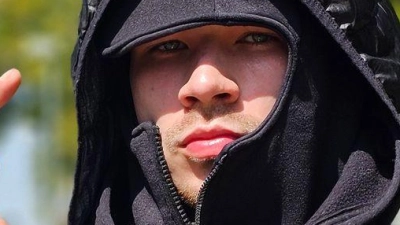 Fjodor Busik will mit Tiktok-Videos Aufmerksamkeit für Ostdeutschland erzeugen.  (Foto: Mike Müller/dpa)