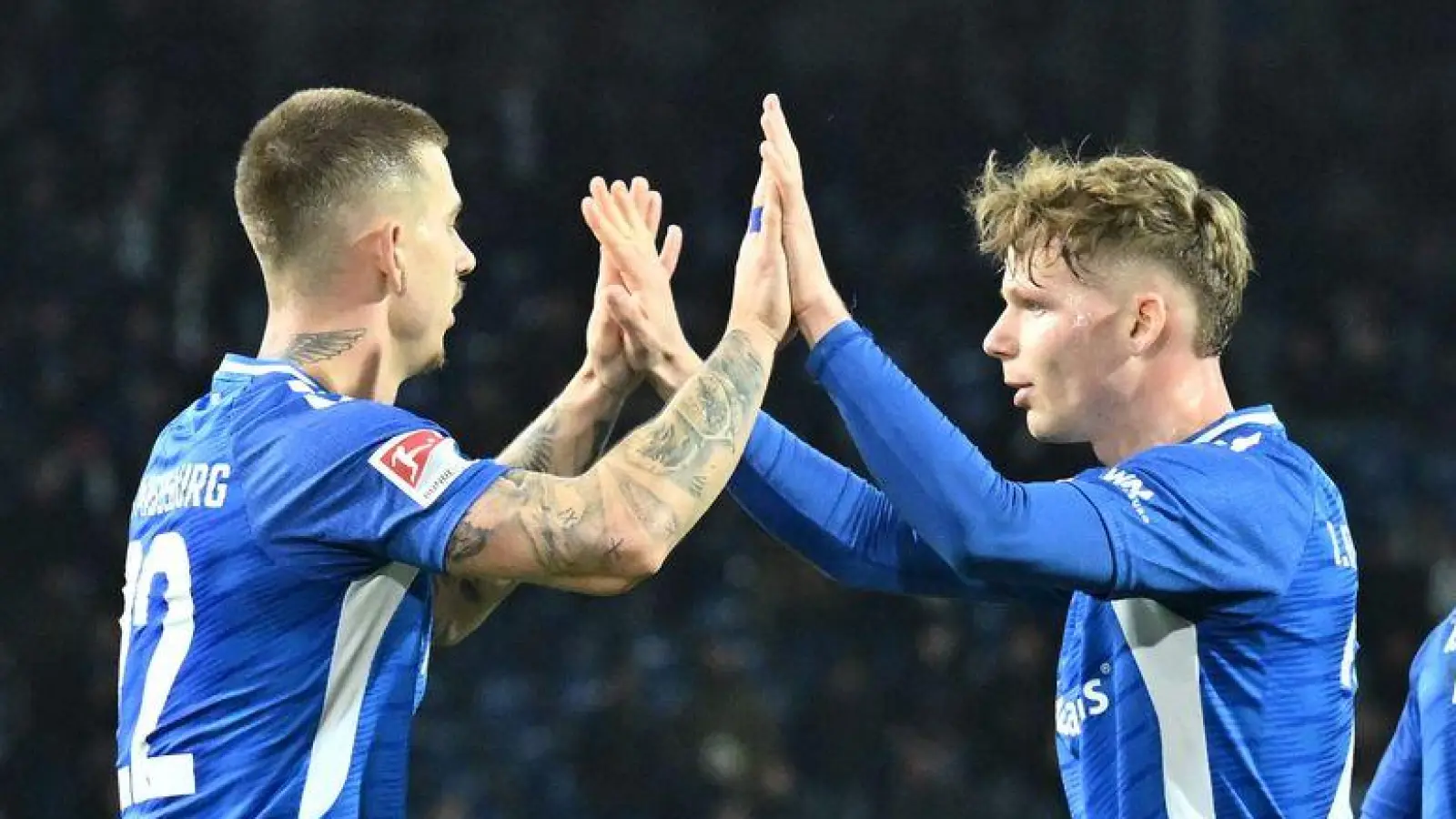 Klare Sache: Magdeburg jubelt in Braunschweig. (Foto: Swen Pförtner/dpa)