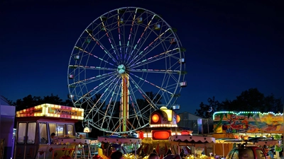 Auch 2026 soll es am Ansbacher Frühlingsfest wieder ein Riesenrad geben. (Archivbild: Zeynel Dönmez)