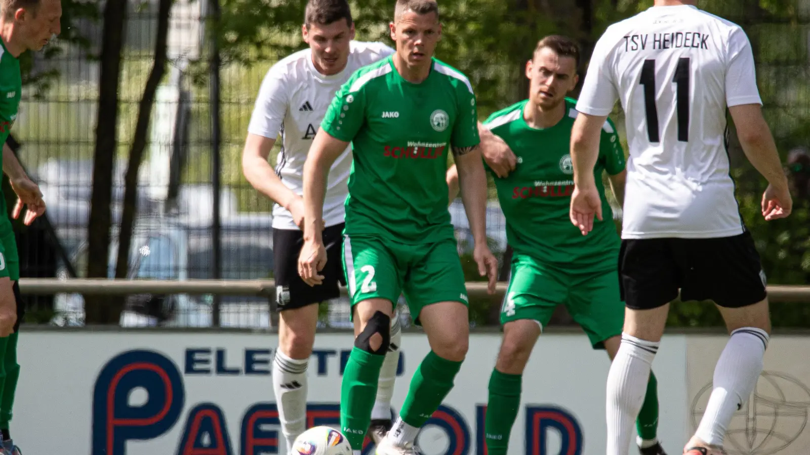 Besonders wertvoll: Herriedens Patrick Carmona Torres (vorne) erzielte zwei Tore. (Foto: Markus Zahn)