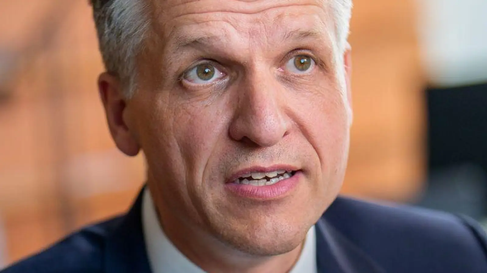 Kanzleramtschef Frei kann sich nur schwer vorstellen, dass Freiwilligkeit reicht, um die Bundeswehr ausreichend zu vergrößern. (Foto: Michael Kappeler/dpa)