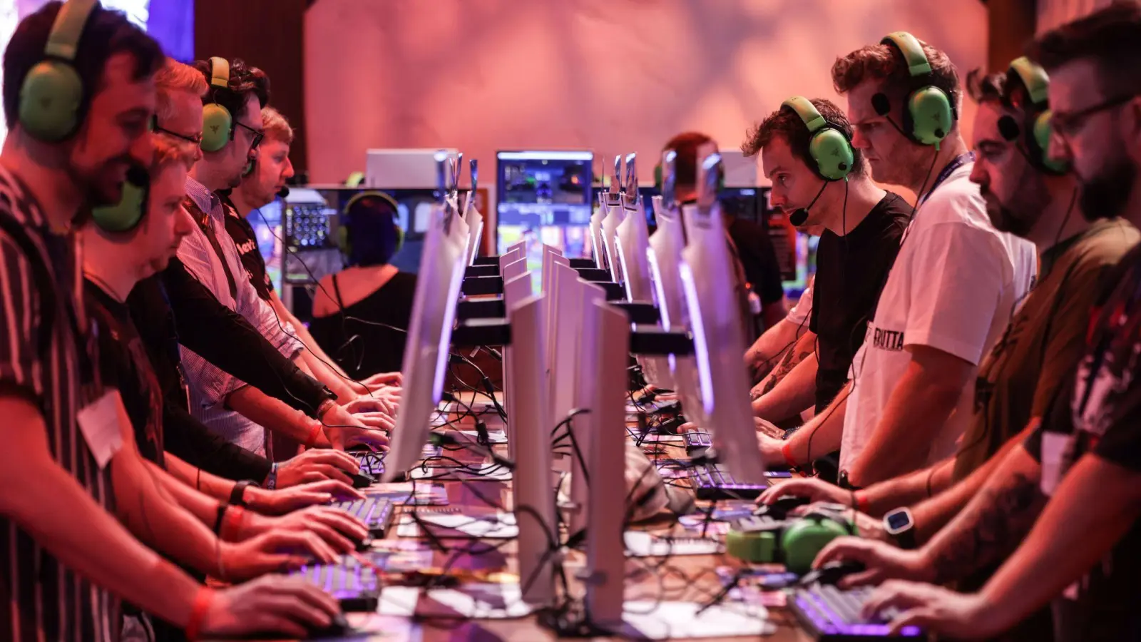 Neue Spiele testen wie hier bei der Gamescom 2024 - das ist auch bei der diesjährigen Gaming-Messe möglich.  (Foto: Oliver Berg/dpa)