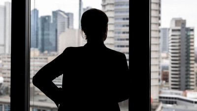 Teilzeitbeschäftigte, die sich ihren Vollzeit-Mitarbeitenden gegenüber diskriminiert fühlen, sollten sich Hilfe suchen. (Foto: Hannes P Albert/dpa/dpa-tmn)