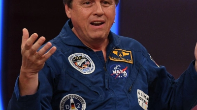 Der Astronaut Ulrich Walter in einer Fernsehshow. (Foto: Henning Kaiser/dpa/Archivbild)