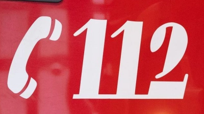 Neben Einsatzkräften der Feuerwehr rückten zu dem Brand auch das Technische Hilfswerk, der Rettungsdienst, Notarzt und der Katastrophenschutz aus. (Symbolbild) (Foto: Niklas Treppner/dpa)