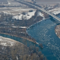 Auf diesem Bild aus dem Jahr 2012 ist die jetzt zur Sperrung anstehende Brücke zu sehen. (Archivbild) (Foto: picture alliance / dpa)