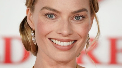Margot Robbie hatte auf schlechtes Wetter im englischen Yorkshire gehofft. (Foto: Jordan Strauss/Invision/AP/dpa)