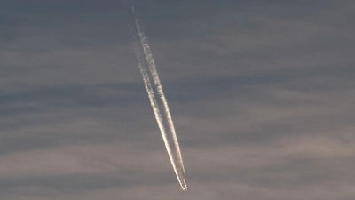 In Indonesien wird ein Flugzeug vermisst. (Symbolfoto) (Foto: Federico Gambarini/dpa)