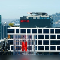 Netflix wächst langsamer als erhofft und streicht rund 1.000 Jobs. (Archivbild) (Foto: Jae C. Hong/AP/dpa)