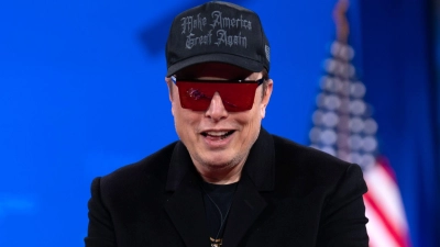 Elon Musk will seine KI-Firma gemäß den Wünschen von US-Präsident Donald Trump umbenennen. (Archivbild) (Foto: Jose Luis Magana/AP/dpa)