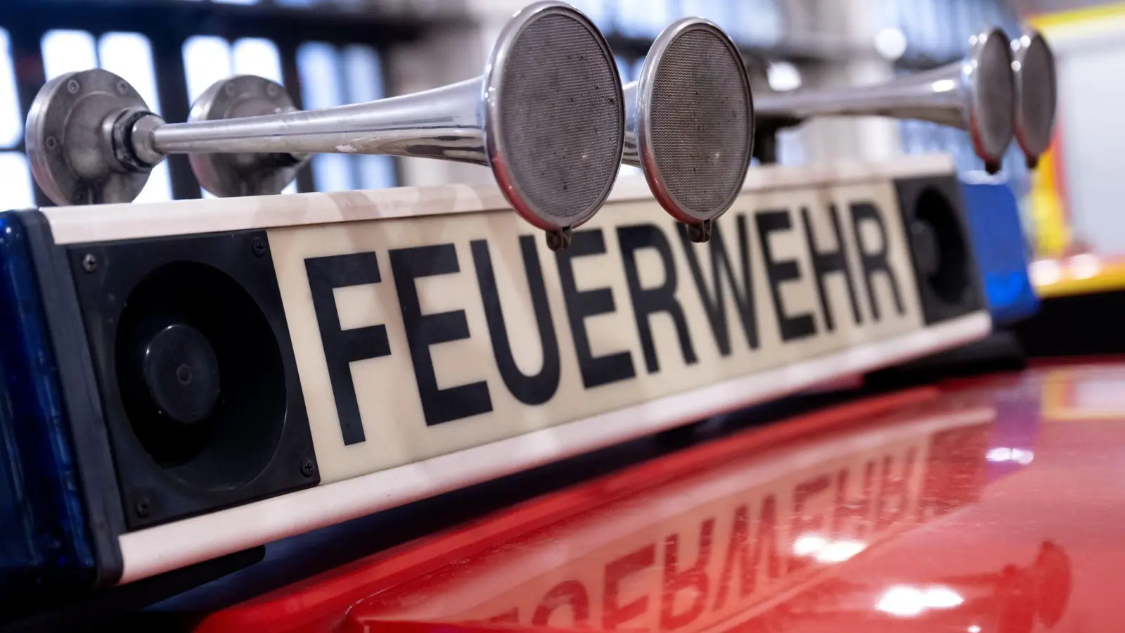 Die Einsatzkräfte sicherten den Bereich rund um die Schule. (Symbolbild) (Foto: Sven Hoppe/dpa)
