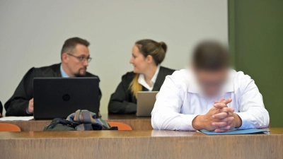 Der 34-Jährige ist wegen versuchten Mordes angeklagt. (Foto: Malin Wunderlich/dpa)