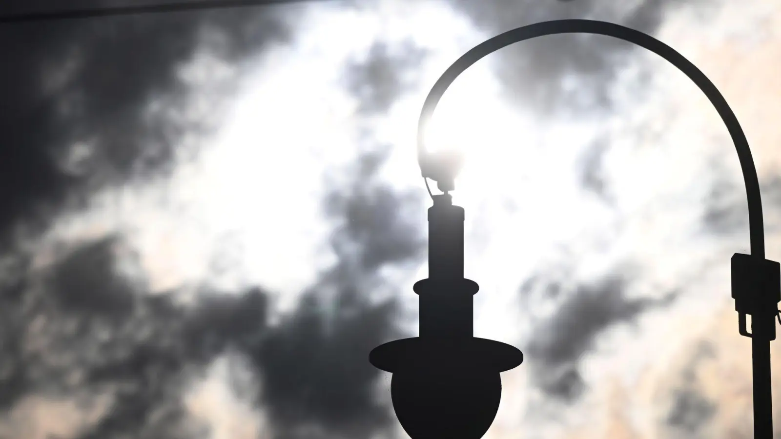 Das Wochenende bringt einen Sonne-Wolken-Mix. (Symbolbild) (Foto: Felix Hörhager/dpa)