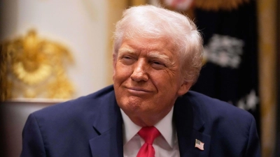 Die USA warnen in ihrer neuen Sicherheitsstrategie vor einem Demokratieverlust in Europa. (Foto: Julia Demaree Nikhinson/AP/dpa)