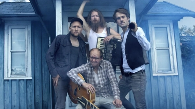 Schräg-virtuose Vier-Mann-Kapelle mit Dietenhöfer Wurzeln: Gankino Circus. Mit ihrem Programm „Bei den Finnen” geben die Musiker am 11. Oktober ein Gastspiel in ihrem Heimartort. (Foto: Sascha Herrmann)