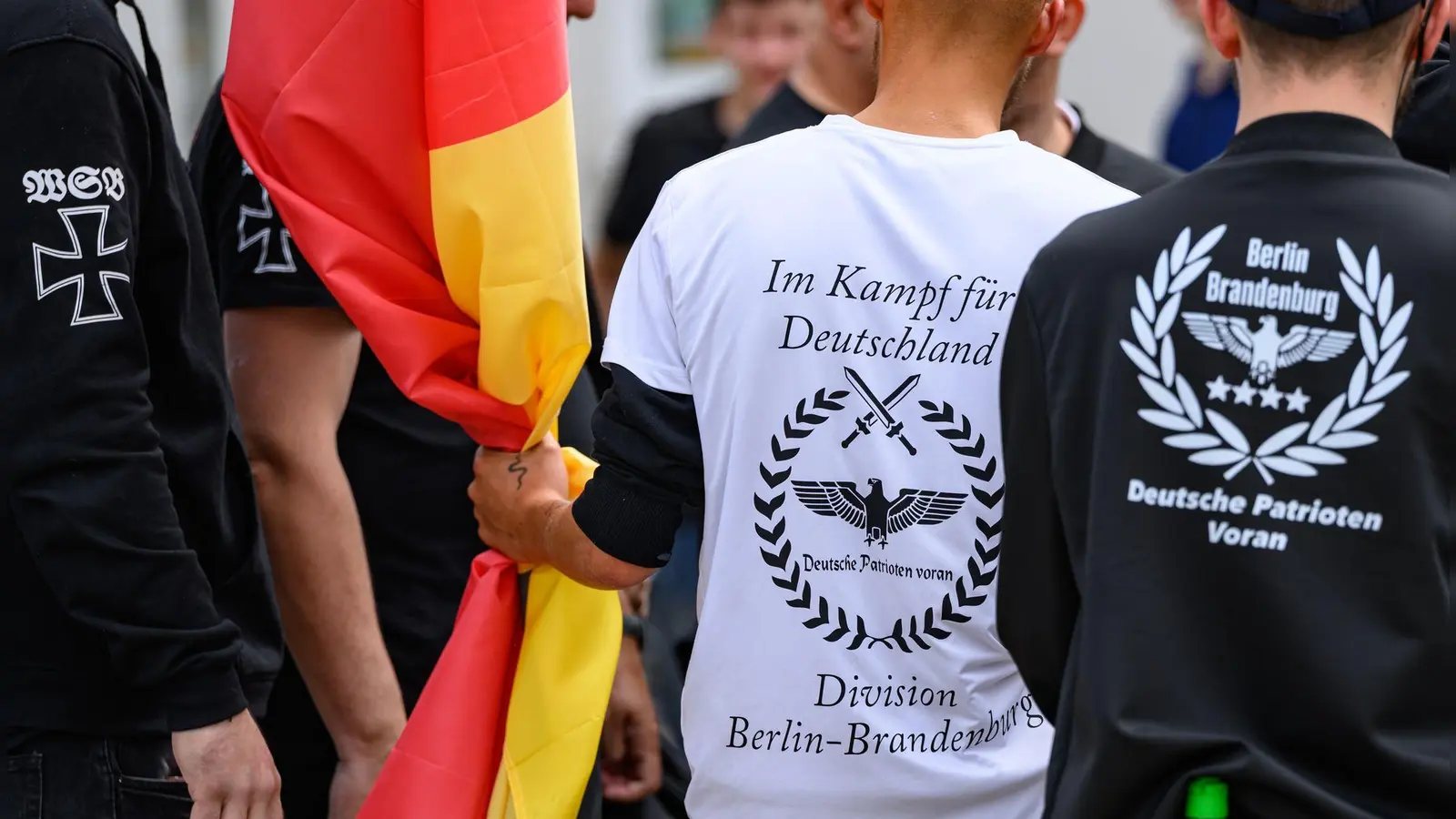Die Türkische Gemeinde in Deutschland (TGD) fragt angesichts von rechter Gewalt und mit Blick auf die Landtagswahlen im Herbst: Wer kümmert sich um unsere Sicherheit? (Symbolbild) (Foto: Patrick Pleul/dpa)