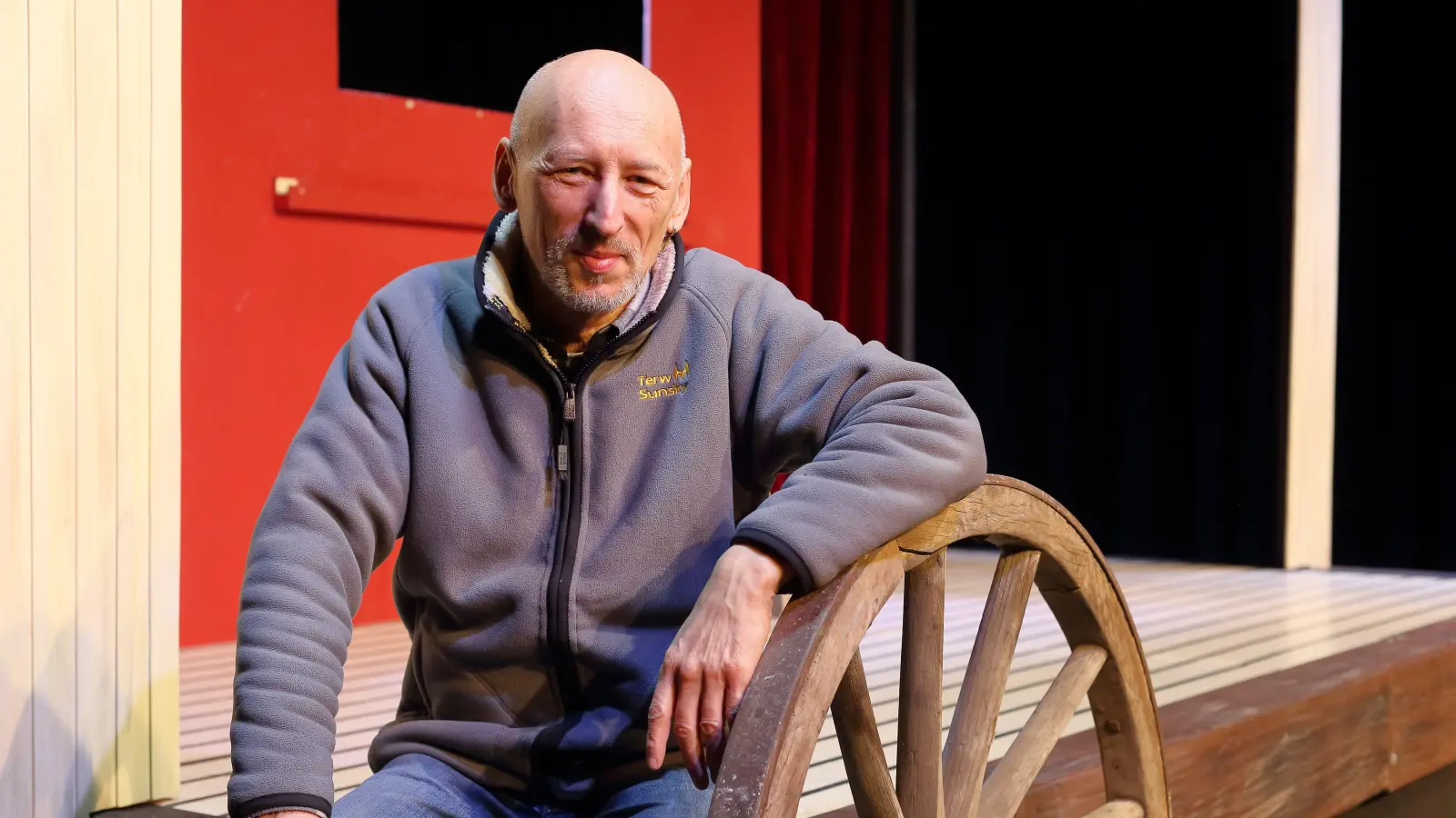 Inszeniert den kurzgefassten „Faust“ auf der Spielfläche eines Thespiskarrens: der Dinkelsbühler Intendant Peter Cahn. (Foto: Thomas Wirth)