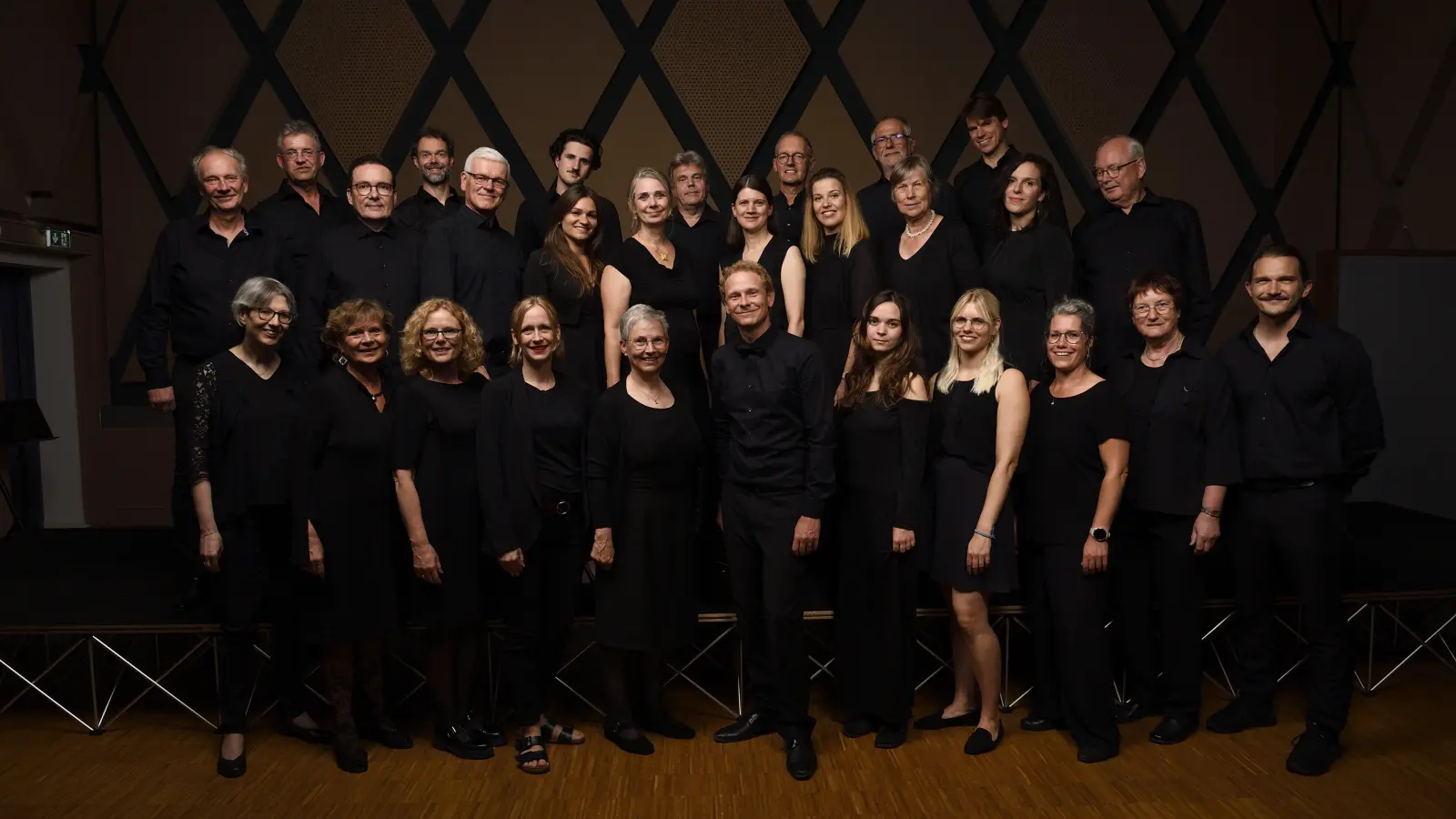 Zum ersten Mal in Süddeutschland: der Kammerchor Acûstico aus Hannover, den Julian Hauptmann gegründet hat und leitet. (Foto: Christian Schirbort)