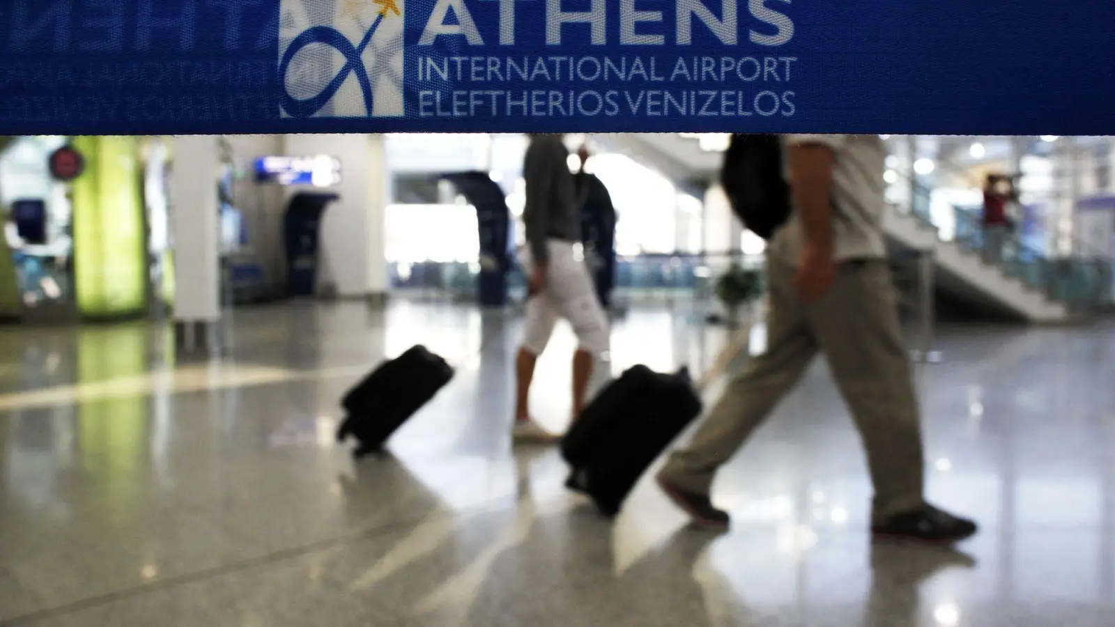 Am Donnerstag wollen in Griechenland auch die Fluglotsen streiken. Das könnte den Flugverkehr dort zum Erliegen bringen. (Foto: ANGELOS TZORTZINIS/afp/dpa-tmn)