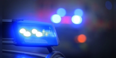 Ein 25-Jähriger lieferte sich am Donnerstag eine Verfolgungsjagd mit der Polizei. (Symbolbild: Karl-Josef Hildenbrand/dpa)