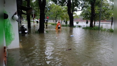 Viele Straßen in Hue standen unter Wasser.  (Foto: Hoang Le Y Minh/dpa)