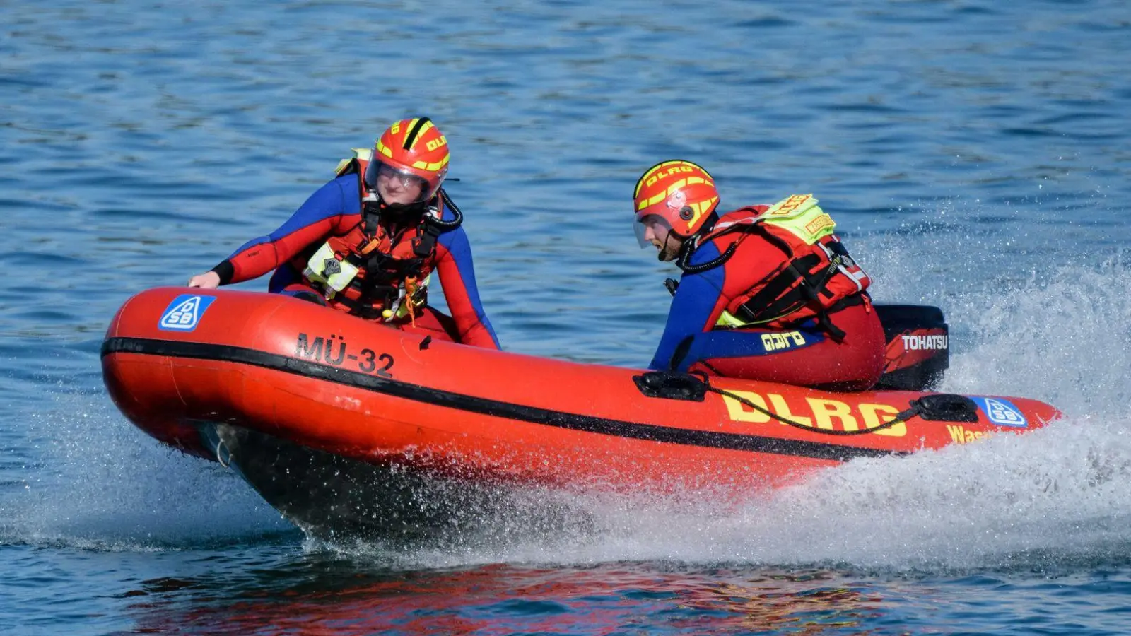 Bei der Suche war die Wasserrettung mit dabei. (Symbolbild) (Foto: Matthias Balk/dpa)