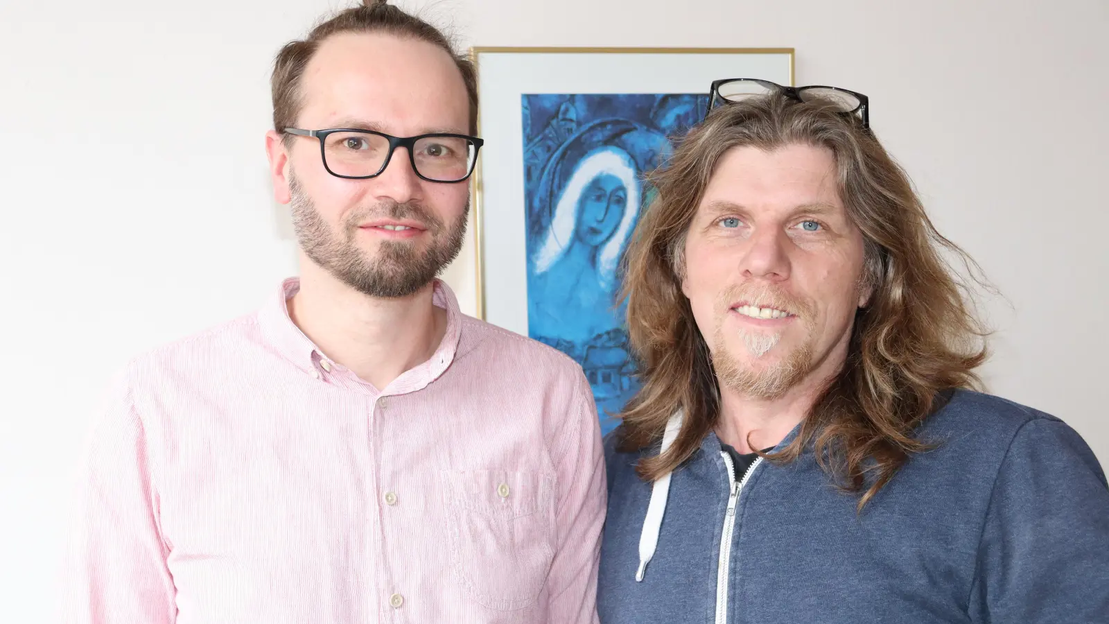 Angehörigenbegleiter Stefan Schneider (links) und Stationsleiter Matthias Angene (rechts) setzen sich für die trialogischen Gespräche zwischen Betroffenen, Angehörigen und professionellen Helfern ein. (Foto: Thomas Schaller)