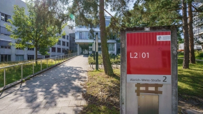 Das Gebäude L2/01 auf dem Campus Lichtwiese der Technischen Universität Darmstadt. Hier gab es vor knapp einem Jahr nach einem mutmaßlichen Giftanschlag sieben Menschen mit Vergiftungserscheinungen. (Foto: Frank Rumpenhorst/dpa)