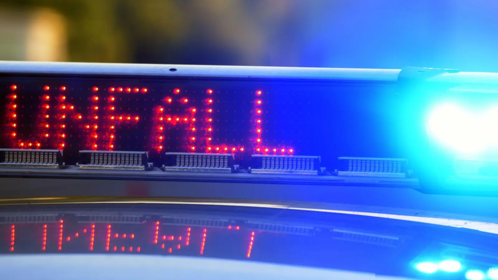 Der 14-Jährige starb laut Polizei nach am Ort des Unfalls. (Symbolbild) (Foto: Stefan Puchner/dpa)