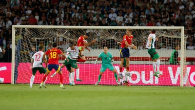 Spanien gewinnt souverän das Auftaktspiel in Bulgarien. (Foto: Tony Uzunov/AP/dpa)