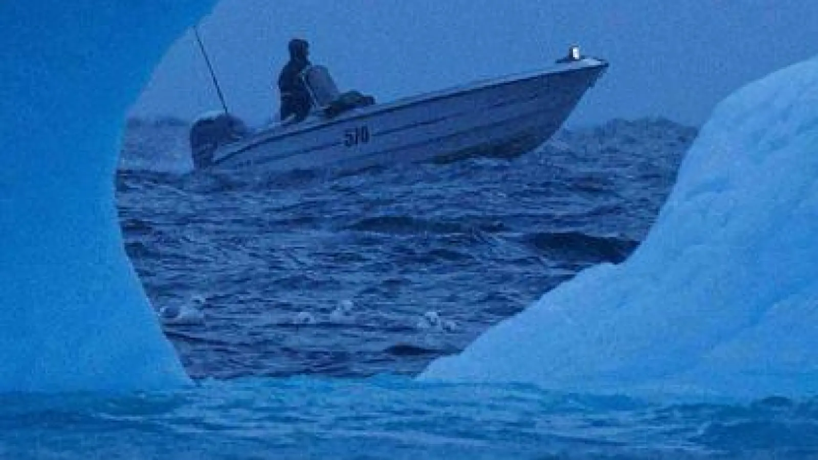 Ein Fischer navigiert vor der Küste von Nuuk in Grönland am Eis im Meer vorbei. (Foto: Evgeniy Maloletka/AP/dpa)