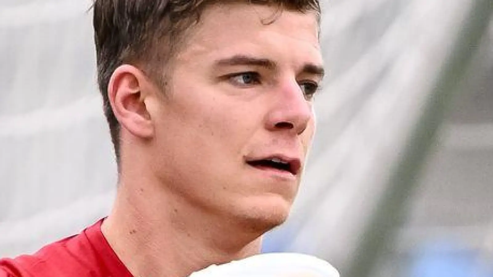 Erstmals in der Vorbereitung im FCA-Tor: Finn Dahmen. (Foto: Harry Langer/dpa)