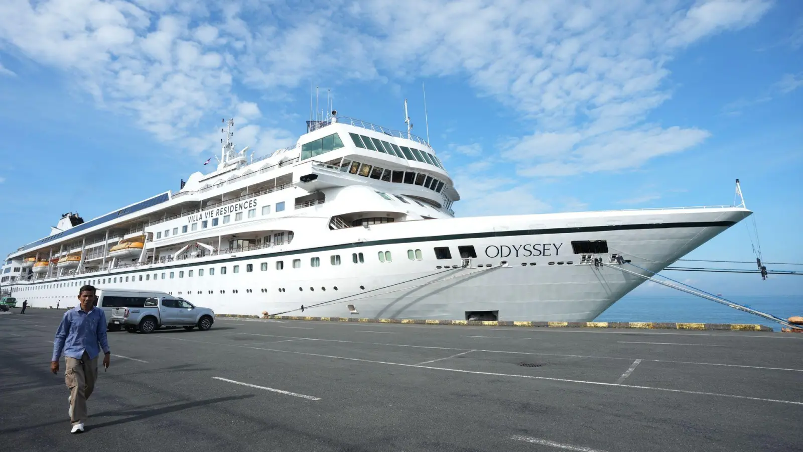 Die „Odyssey“ liegt seit Ende vergangener Woche in Kambodscha. (Foto: Heng Sinith/AP/dpa)