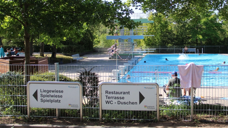 Jetzt im Spätsommer war immer wieder durchaus viel Platz im Wasser, an den heißesten Tagen des Jahres sah das teilweise anders aus. (Foto: Clarissa Kleinschrot)