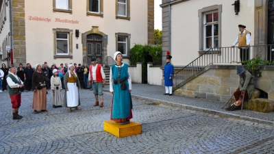 Die Herrieder Bauern machten ihrem Unmut wegen der hohen Abgaben an die geistlichen und weltlichen Oberen kund. Beeindruckend war beim Spiel der Vortrag der „Zwölf Memminger Artikel“.<br> (Foto: Werner Wenk)