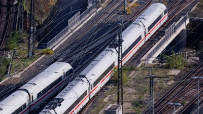 Die Deutsche Bahn freut sich erstmals seit Jahren wieder über schwarze Zahlen. (Archivbild) (Foto: Rolf Vennenbernd/dpa)