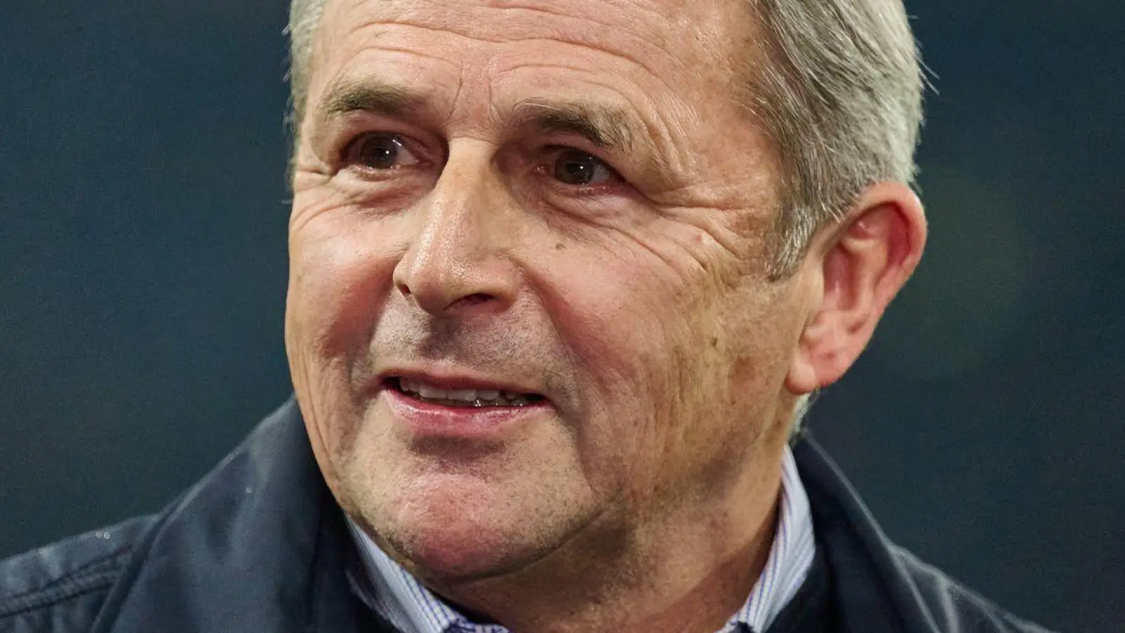 Fortunas Sportvorstand Klaus Allofs verpflichtete noch einen Abwehrspieler.  (Foto: Bernd Thissen/dpa)