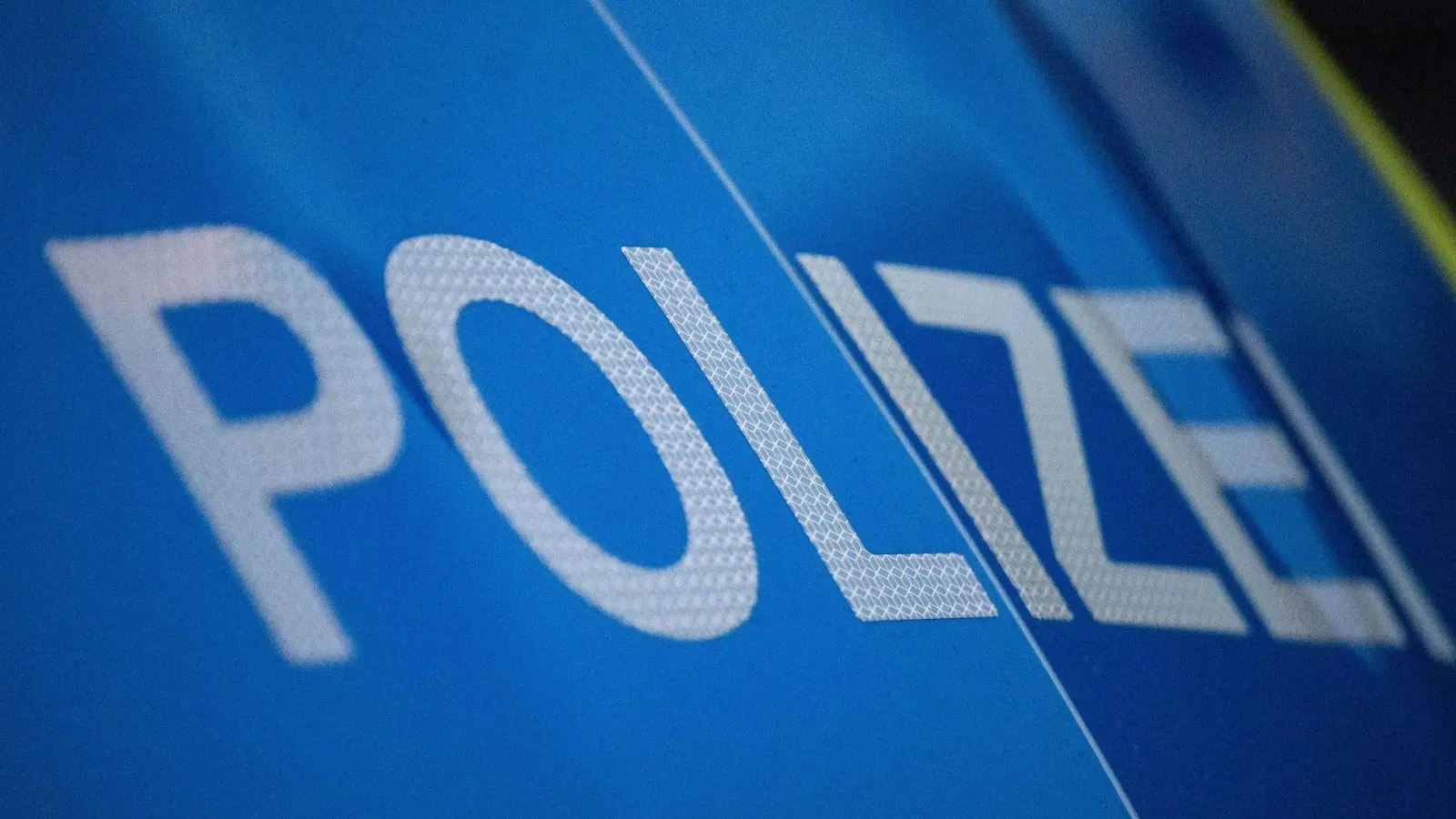 Einsatzkräfte haben in Stuttgart einen mutmaßlichen Schleuser festgenommen. (Symbolbild) (Foto: Marijan Murat/dpa)