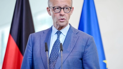 Merz sagt bei einer Pressekonferenz im Kanzleramt, er freue sich auf den Besuch bei den SPD-Abgeordneten. (Foto: Kay Nietfeld/dpa)