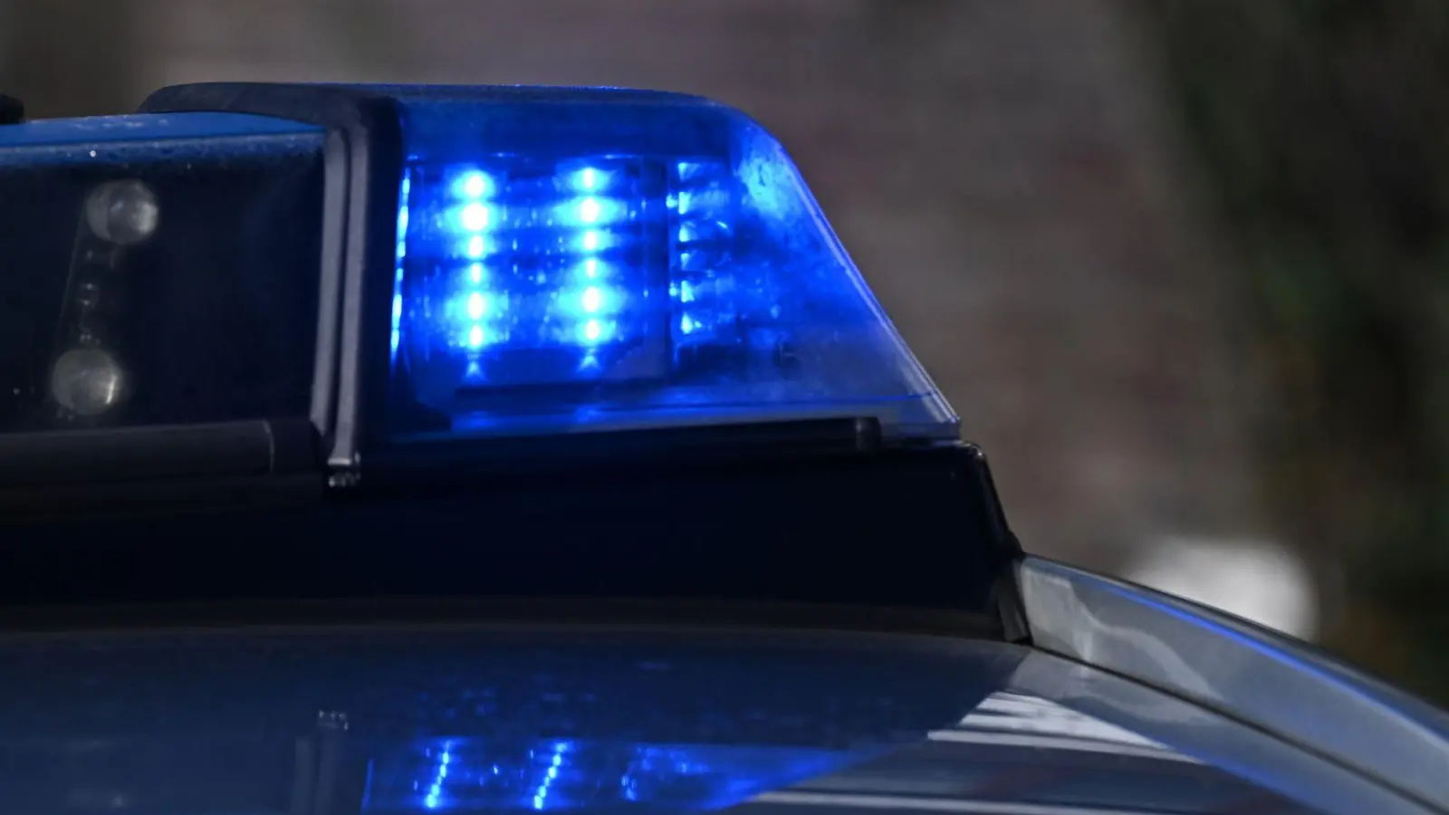 Eine junge Motorradfahrerin stirbt bei einem Unfall im Landkreis Landshut. (Symbolbild) (Foto: Bernd Weißbrod/dpa)