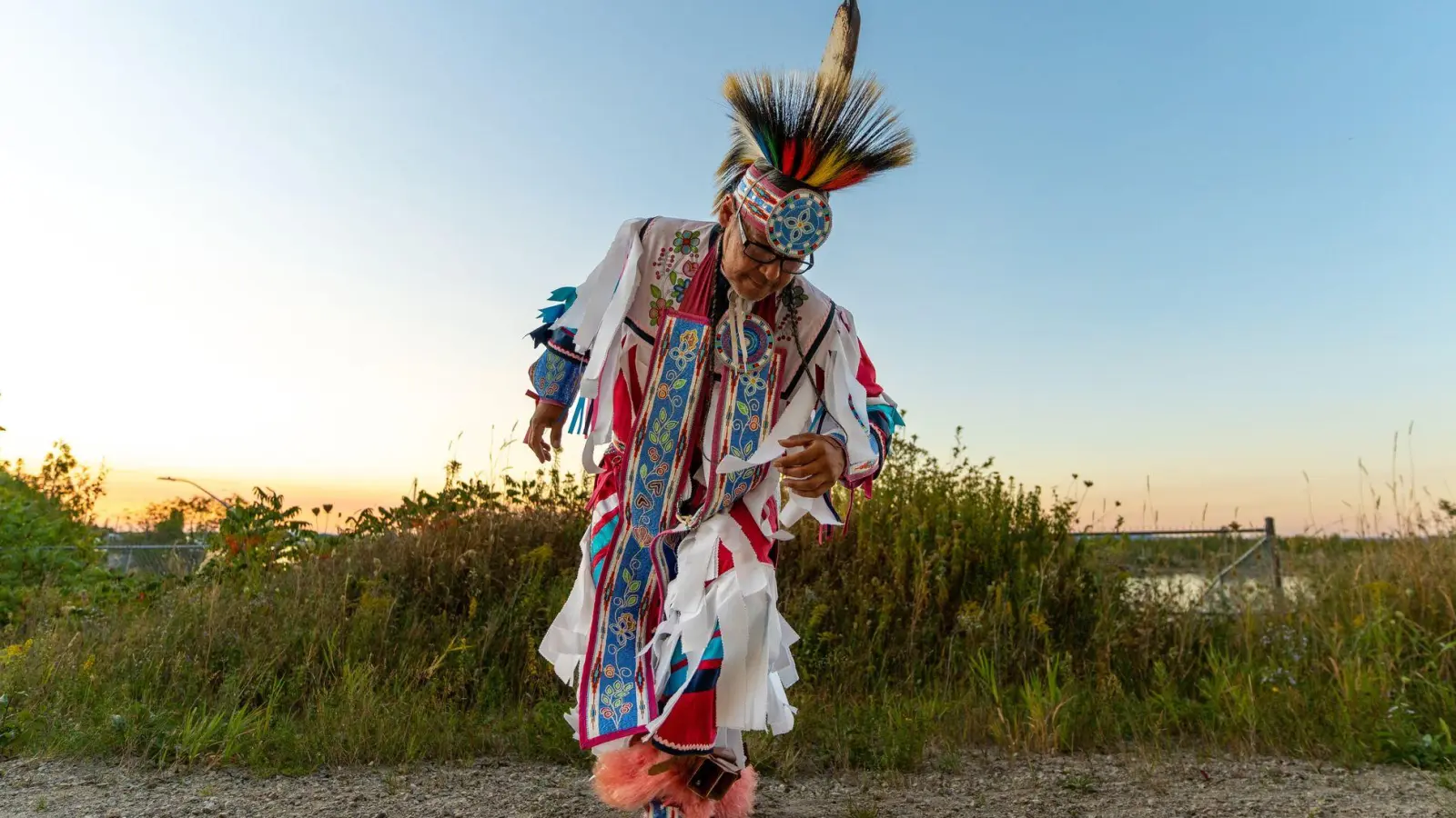 Tanzaufführung eines Anishinabe auf Manitoulin Island: Etwa die Hälfte der Inselbewohner hat indigene Wurzeln. (Foto: Jay R. McDonald/Destination Canada/dpa-tmn)
