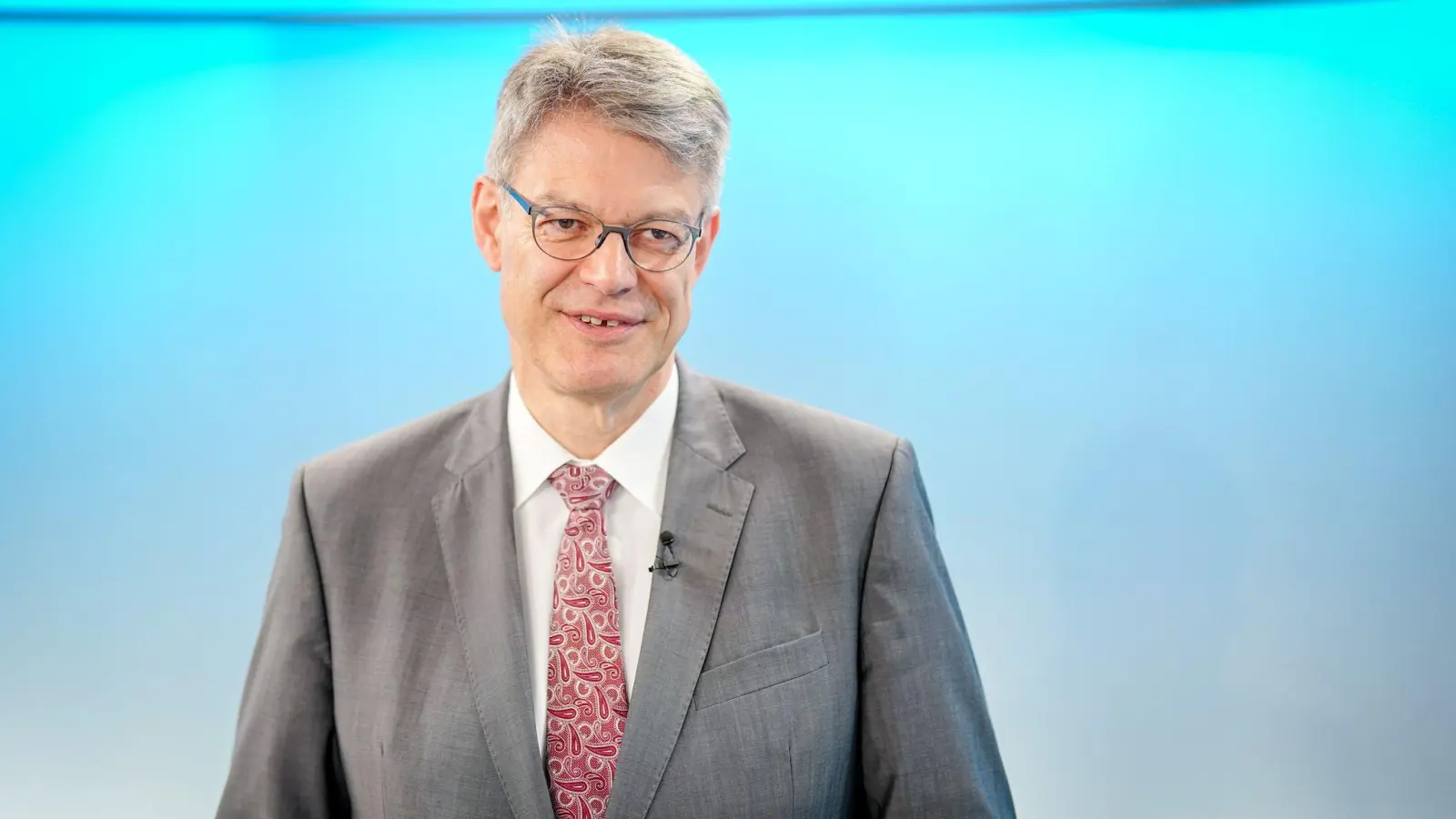 Der Minister will den Führerschein-Erwerb bezahlbarer machen (Foto: Kay Nietfeld/dpa)