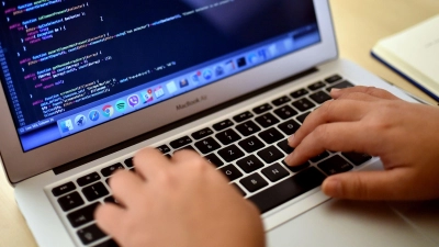 Frauen in Digitalberufen weiterhin stark unterrepräsentiert. (Symbolbild) (Foto: Britta Pedersen/dpa-Zentralbild/dpa)