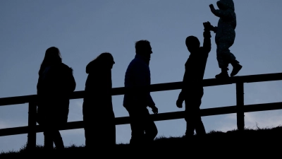 In Bayern werden laut dem Landesamt für Statistik jedes Jahr 130.000 Menschen zu ihren Arbeits- und Lebensbedingungen befragt. (Symbolbild) (Foto: Sven Hoppe/dpa)
