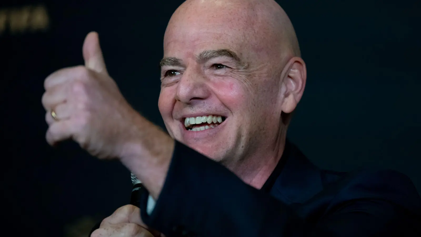 Daumen hoch: FIFA-Präsident Gianni Infantino ist begeistert von der Club-WM. (Foto: Sven Hoppe/dpa)