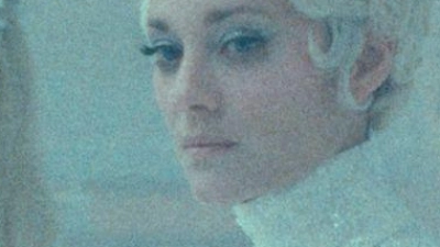 Oscar-Preisträgerin Marion Cotillard spielt im Film eine Schauspielerin, die die Schneekönigin verkörpert. (Foto: -/Grandfilm/dpa)