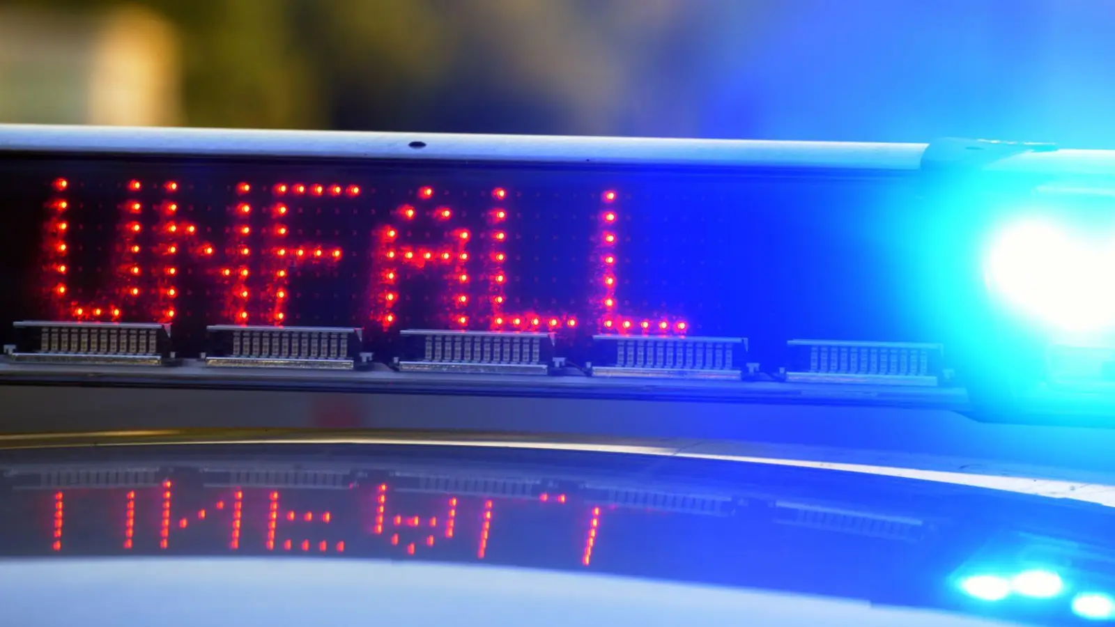 Der Verkehr wurde am Unfallort vorbei über den Standstreifen geleitet. (Symbolbild) (Foto: Stefan Puchner/dpa)