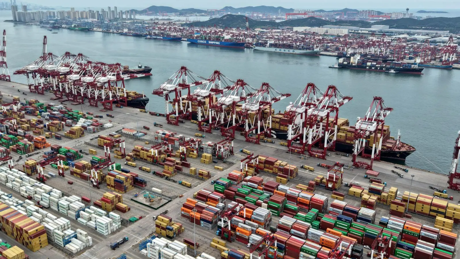 Chinas Wirtschaft verliert an Schwung. Die zweitgrößte Volkswirtschaft legte im dritten Quartal noch um 4,8 Prozent zu. (Archivbild) (Foto: Li Ziheng/XinHua/dpa)