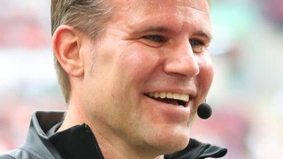 Felix Brych nach seinem letzten Bundesliga-Spiel als Schiedsrichter. (Foto: Daniel Löb/dpa)