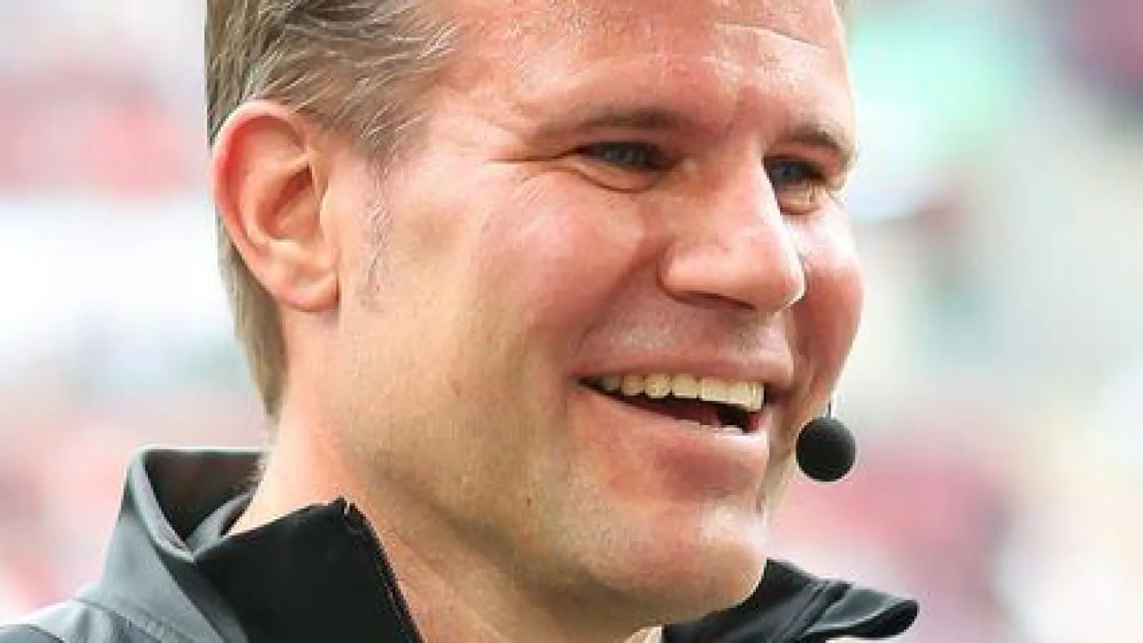 Felix Brych nach seinem letzten Bundesliga-Spiel als Schiedsrichter. (Foto: Daniel Löb/dpa)